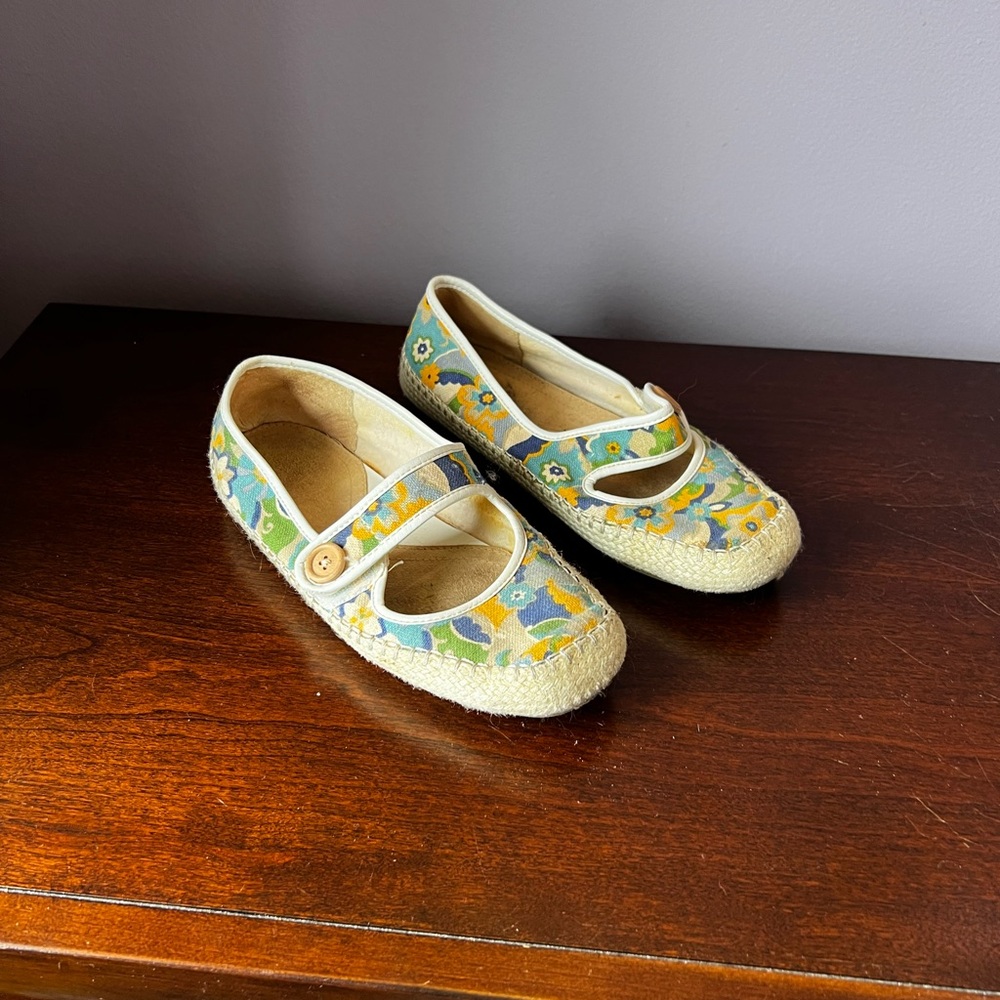 What's What Floral Mary Jane‎ Flats Women's size 6.5 GUC